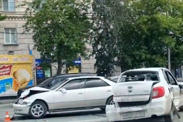 Авария произошла около полудня Авария произошла около полудня