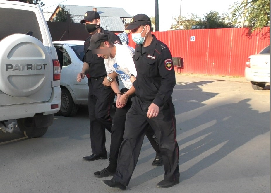 На Урале полицейские задержали мужчину, который нападал на женщин на улице