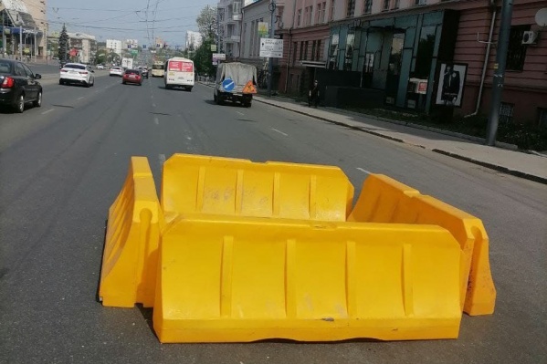 Сейчас место провала огорожено Сейчас место провала огорожено