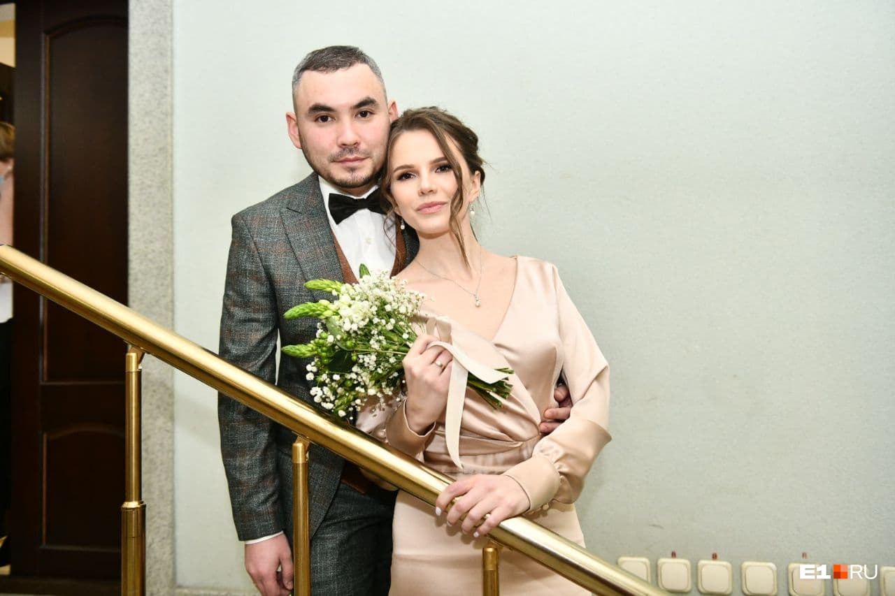 А вот Мария и Айдар признаются, что хотели пожениться именно в красивую дату А вот Мария и Айдар признаются, что хотели пожениться именно в красивую дату
