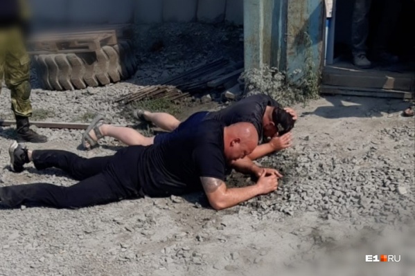 Двое боевиков нагнали страху на молодых ЧОПовцев Двое боевиков нагнали страху на молодых ЧОПовцев