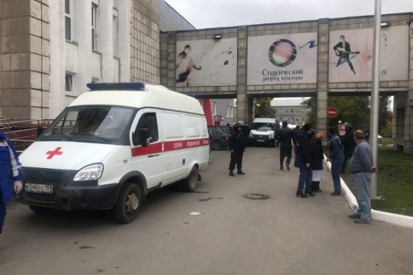 В результате массового расстрела в Пермском государственном национальном исследовательском университете, по последним данным, погибли <nobr class="_">6 человек</nobr> В результате массового расстрела в Пермском государственном национальном исследовательском университете, по последним данным, погибли <nobr class="_">6 человек</nobr>