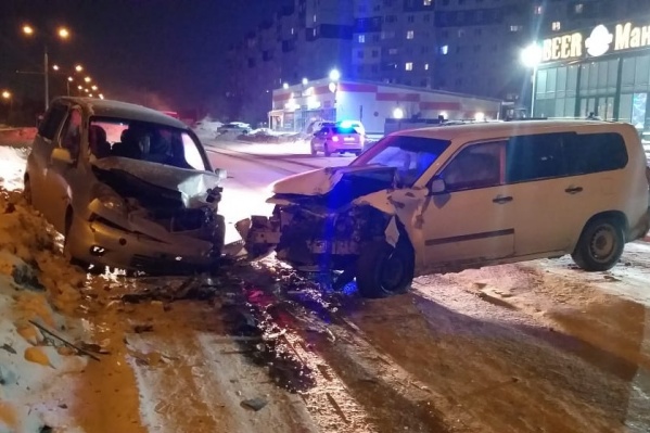 Машины получили серьезные повреждения Машины получили серьезные повреждения