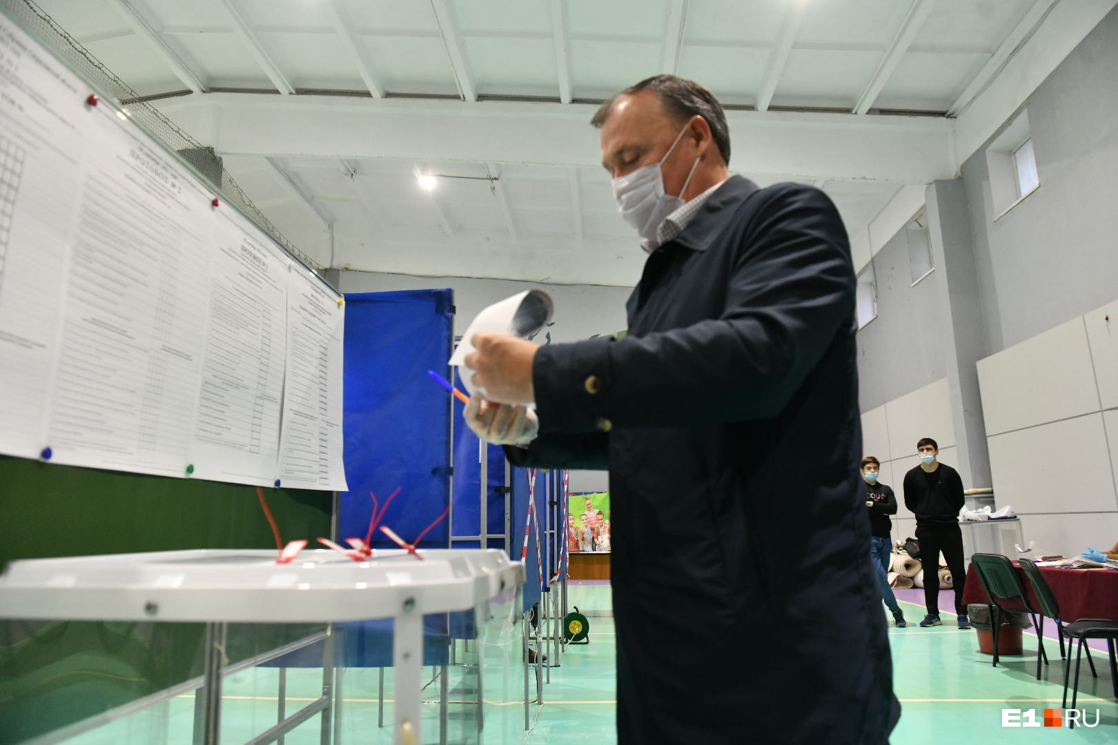 На избирательных участках в Екатеринбурге очереди: следим за выборами в режиме онлайн