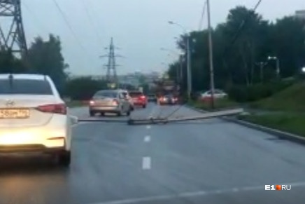 На Московской упал фонарь На Московской упал фонарь