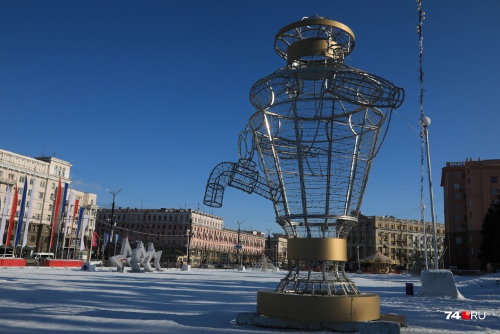 На площади Революции не осталось ни намека на ледовый городок 