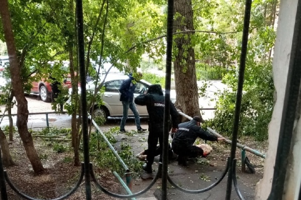 Сотрудники полиции вызвали пожилой женщине скорую Сотрудники полиции вызвали пожилой женщине скорую
