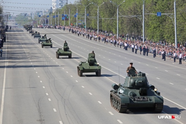 В мае по проспекту Октября проедется военная техника В мае по проспекту Октября проедется военная техника