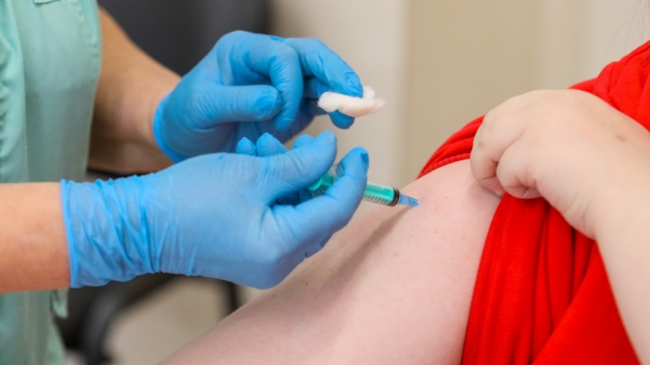 Красноярцы могут поставить прививку от гриппа во внебольничных пунктах, где прививают от COVID-19
