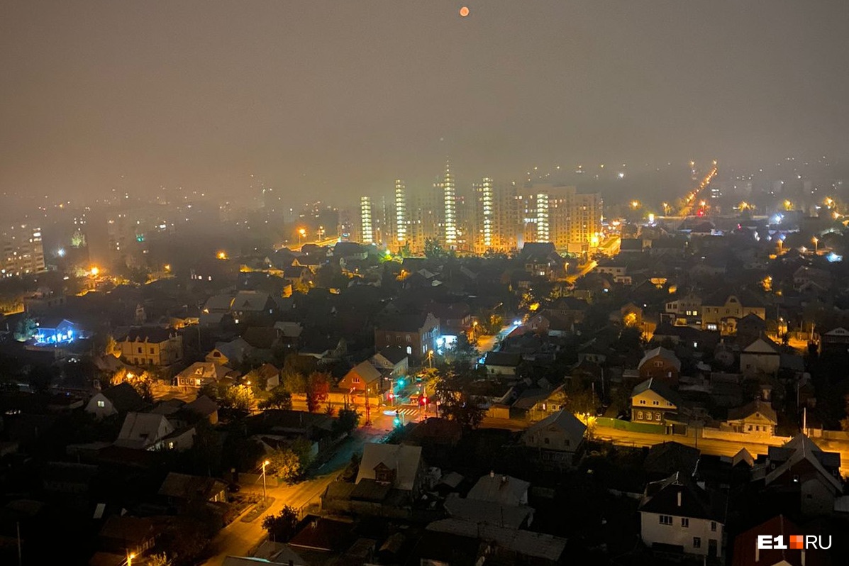 Екатеринбург задыхается в дыму. Собираем информацию в режиме онлайн