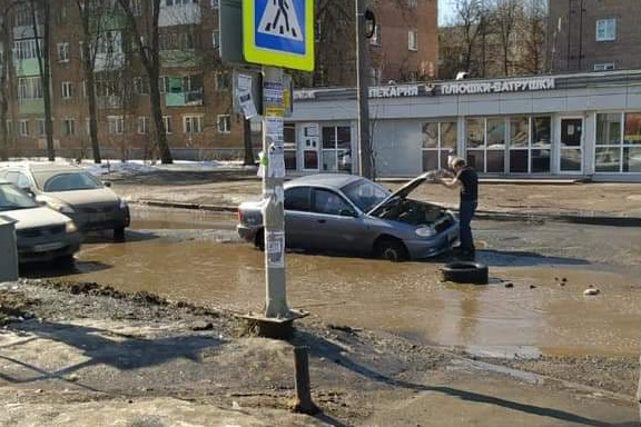 Яму ремонтируют каждый год Яму ремонтируют каждый год