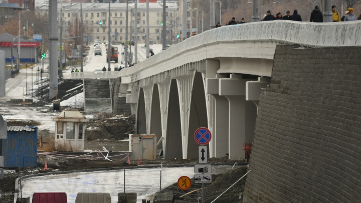 Почему до сих пор закрыта новая дорога под Макаровским мостом? Ответ строителей