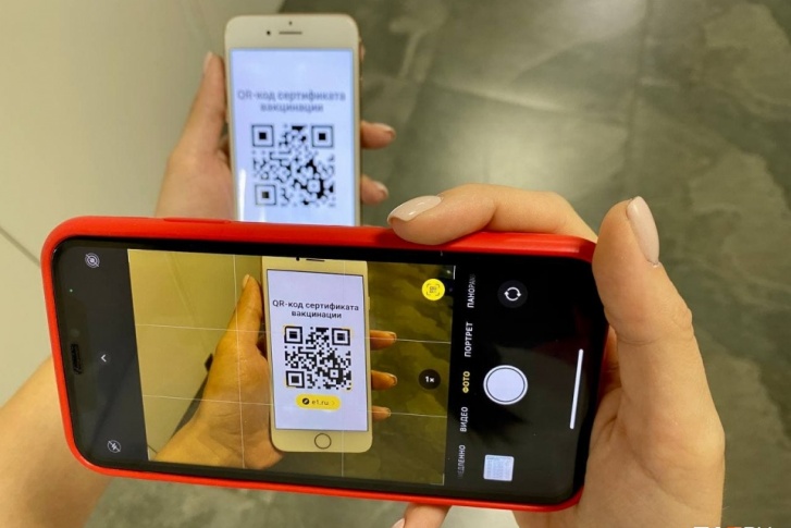 В Татарстане с 11 октября работает система QR-кодов. Только с ним можно попасть в ТЦ, заведения общепита и фитнес-центры В Татарстане с 11 октября работает система QR-кодов. Только с ним можно попасть в ТЦ, заведения общепита и фитнес-центры