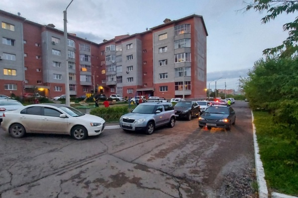 Ребенок не успел затормозить перед встречным автомобилем Ребенок не успел затормозить перед встречным автомобилем