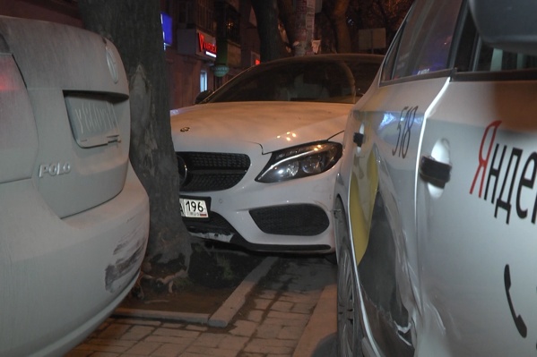 Mercedes въехал в дерево Mercedes въехал в дерево