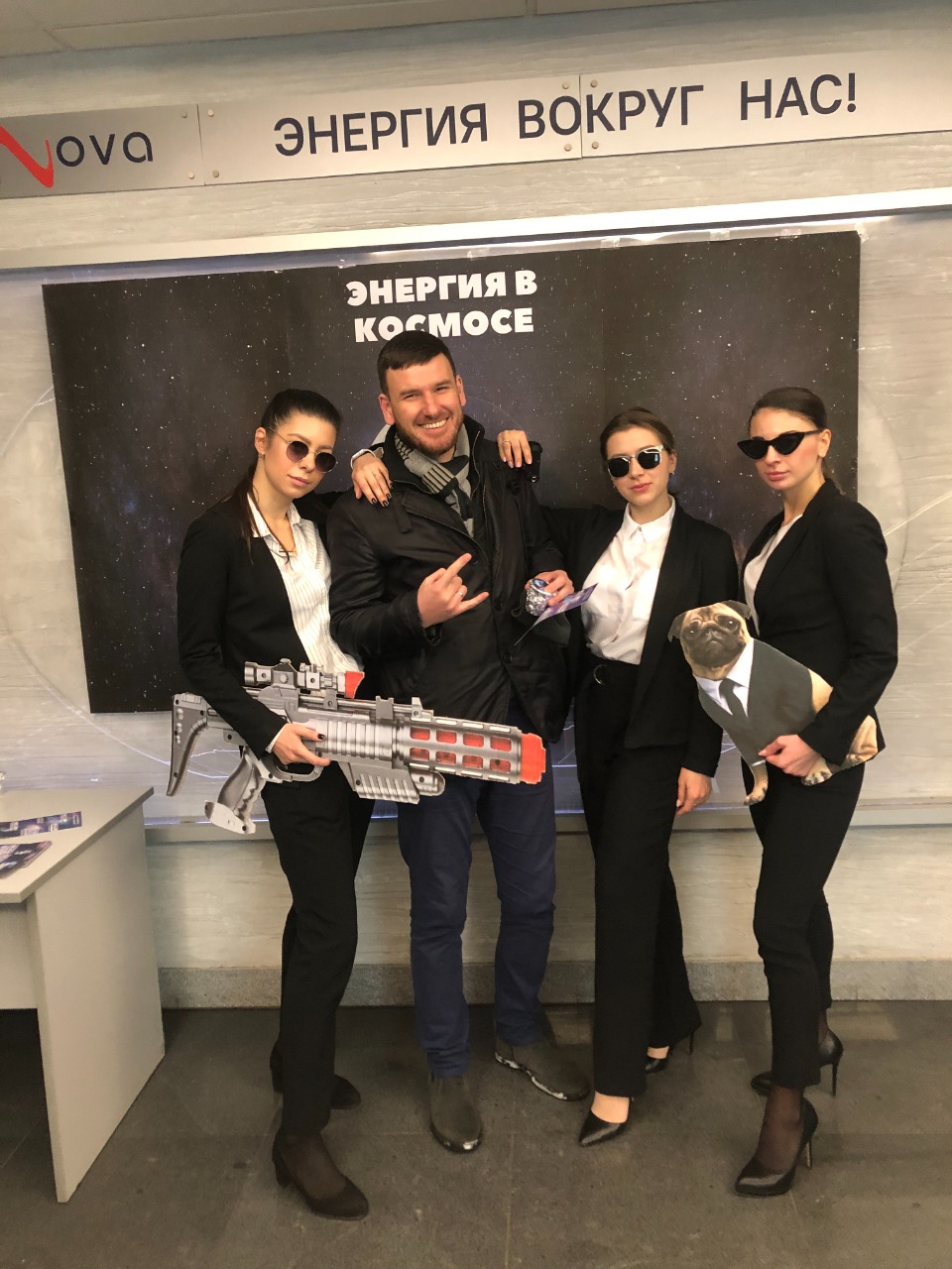 Сегодня можно сфотографироваться с инопланетянином из фильма, который притворялся мопсом Сегодня можно сфотографироваться с инопланетянином из фильма, который притворялся мопсом