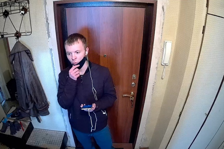Пенсионерка сняла на камеру момент передачи денег Пенсионерка сняла на камеру момент передачи денег