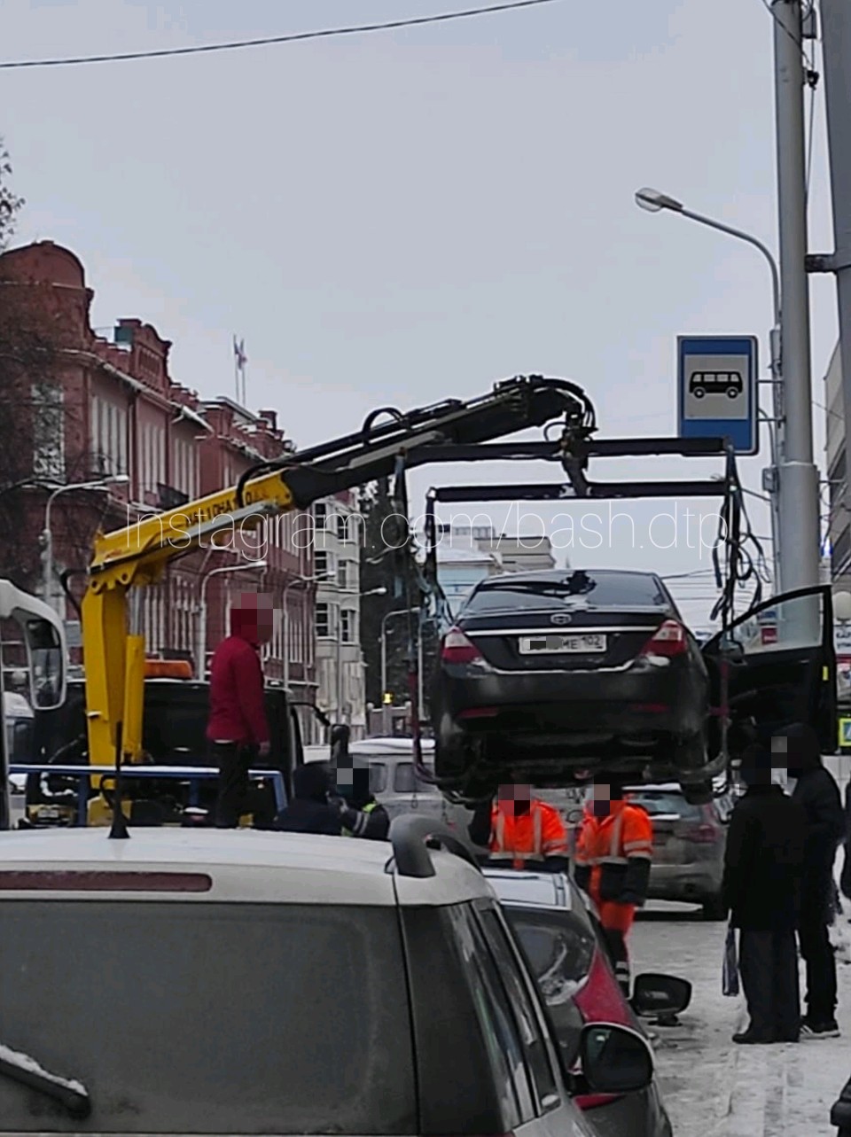 Ситуация на улице Ленина под знаком «Автобусная остановка» Ситуация на улице Ленина под знаком «Автобусная остановка» 