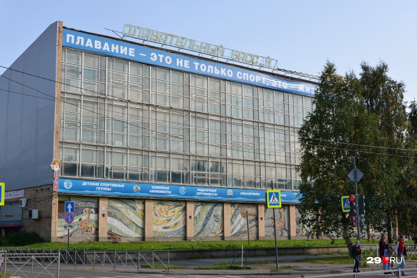 Водителям придется объезжать бассейн по другим дорогам — на Троицком проспекте будут менять трубу Водителям придется объезжать бассейн по другим дорогам — на Троицком проспекте будут менять трубу