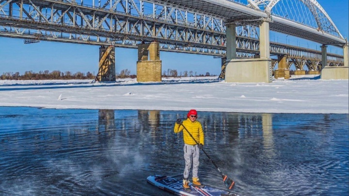 Видео дня: нижегородский серфер проплыл по Волге в 28 градусов мороза