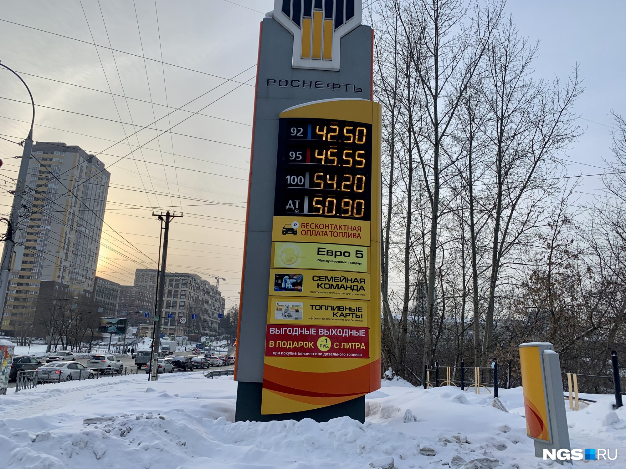 В Новосибирске подскочили цены на бензин. Показываем в одной картинке, как опустели наши баки с 2011 года