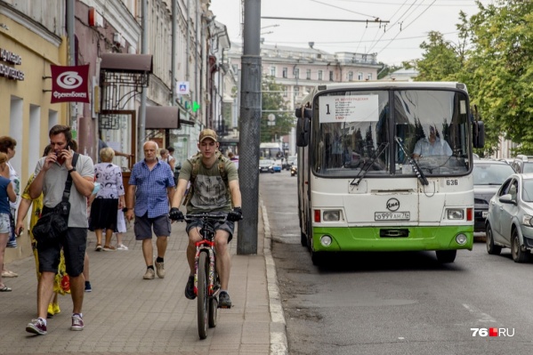 В Ярославле расписание автобусов в будние дни и в выходные отличается В Ярославле расписание автобусов в будние дни и в выходные отличается