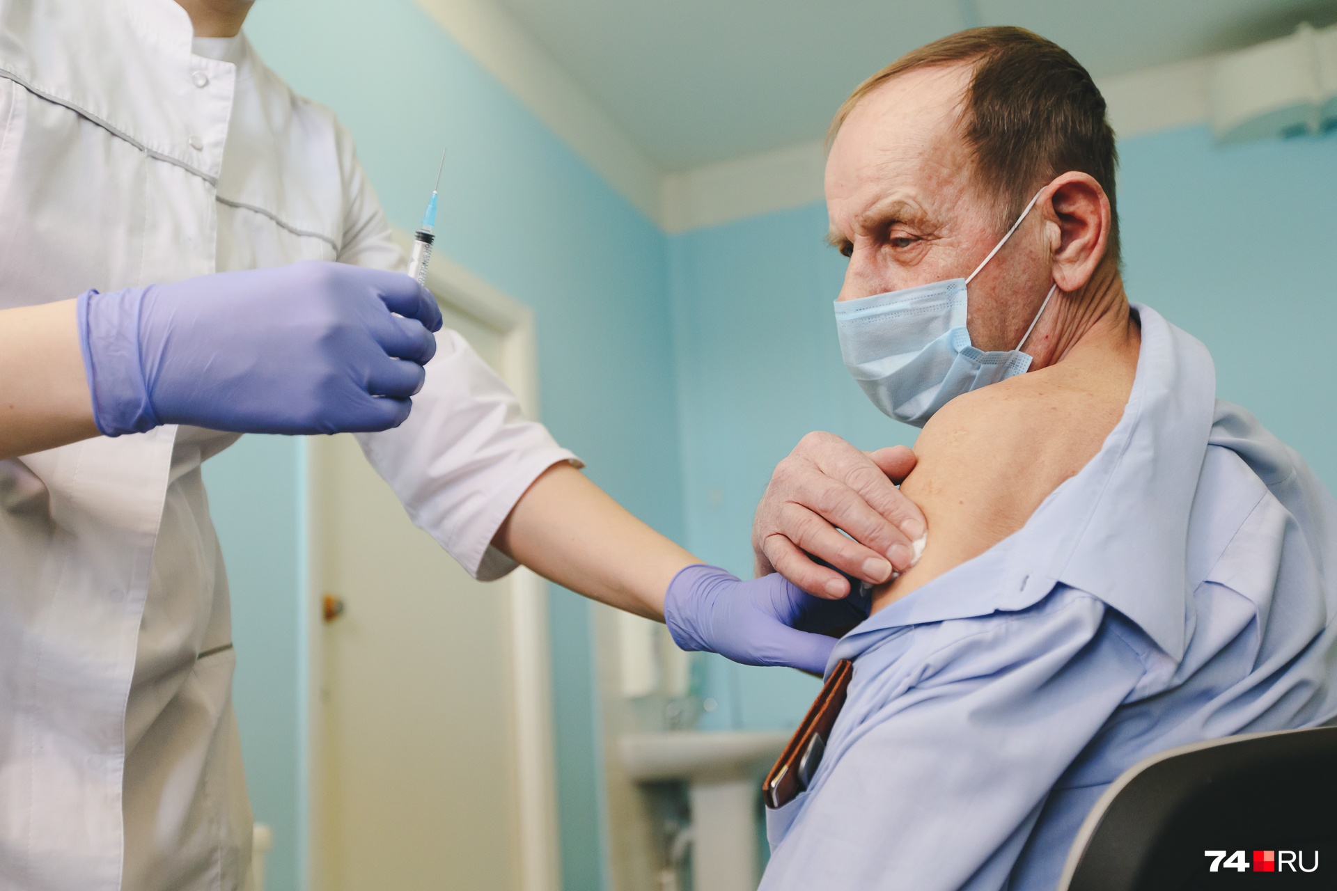 Власти признали, что вакцинировать 60% россиян к осени не получится