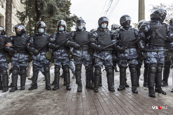 У здания областной администрации волгоградцы получили отпор У здания областной администрации волгоградцы получили отпор 