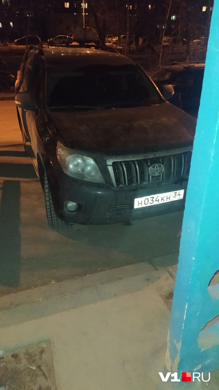 Жалко, в подъезд не пролезает Жалко, в подъезд не пролезает