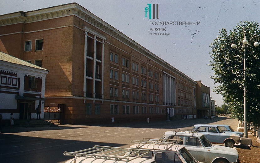 Вид на казармы в 1991 году Вид на казармы в 1991 году