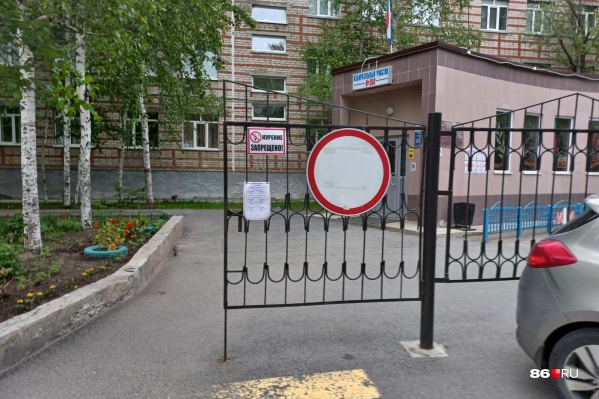 Несколько подъездов к школам и детским садам Сургута нуждаются в реконструкции и ремонте Несколько подъездов к школам и детским садам Сургута нуждаются в реконструкции и ремонте