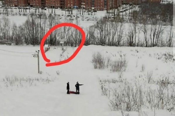 Ограждение подъемника, в которое врезалась девочка Ограждение подъемника, в которое врезалась девочка