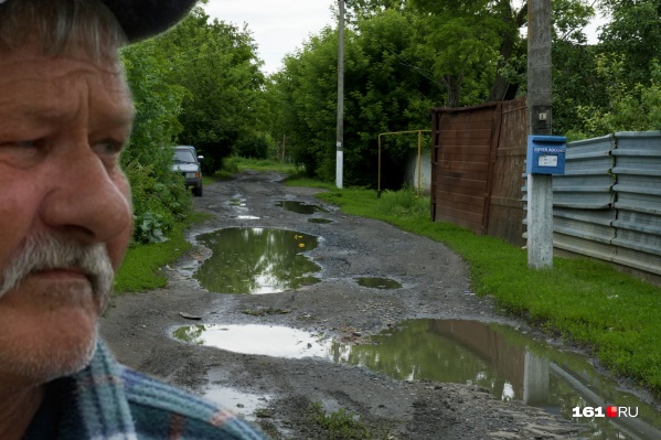 В хуторе всего 8 улиц и два переулка — и все в таком состоянии В хуторе всего 8 улиц и два переулка — и все в таком состоянии