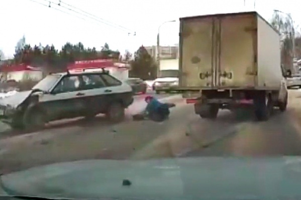 Женщина смогла подняться самостоятельно Женщина смогла подняться самостоятельно