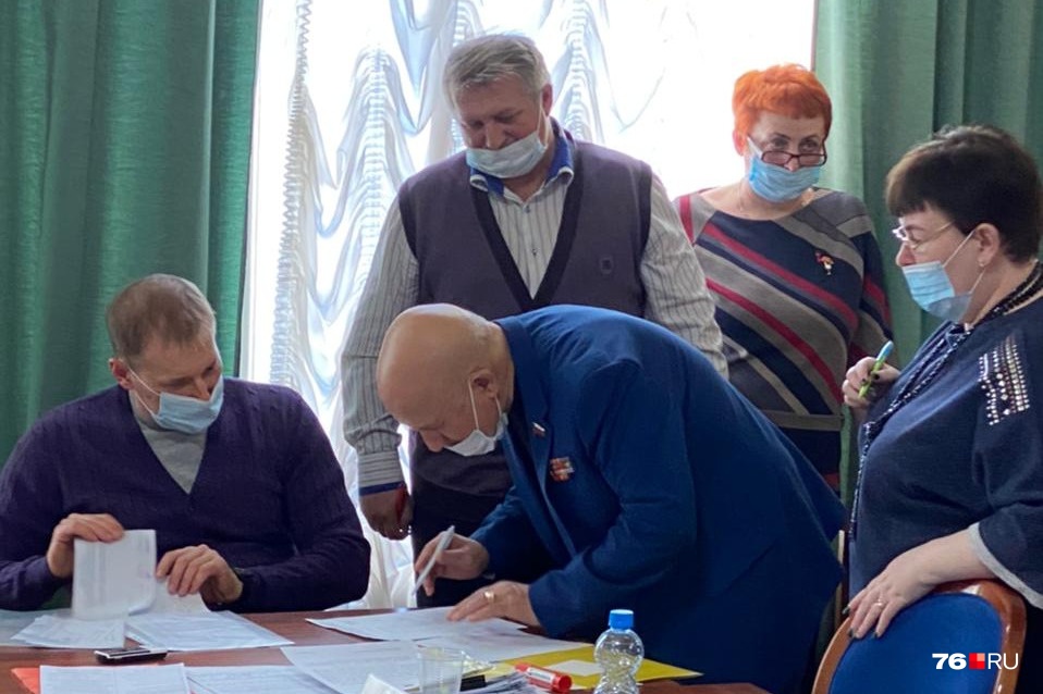 Большинство переславских депутатов решили, что случившееся — не повод оставлять коллег без мандата Большинство переславских депутатов решили, что случившееся — не повод оставлять коллег без мандата