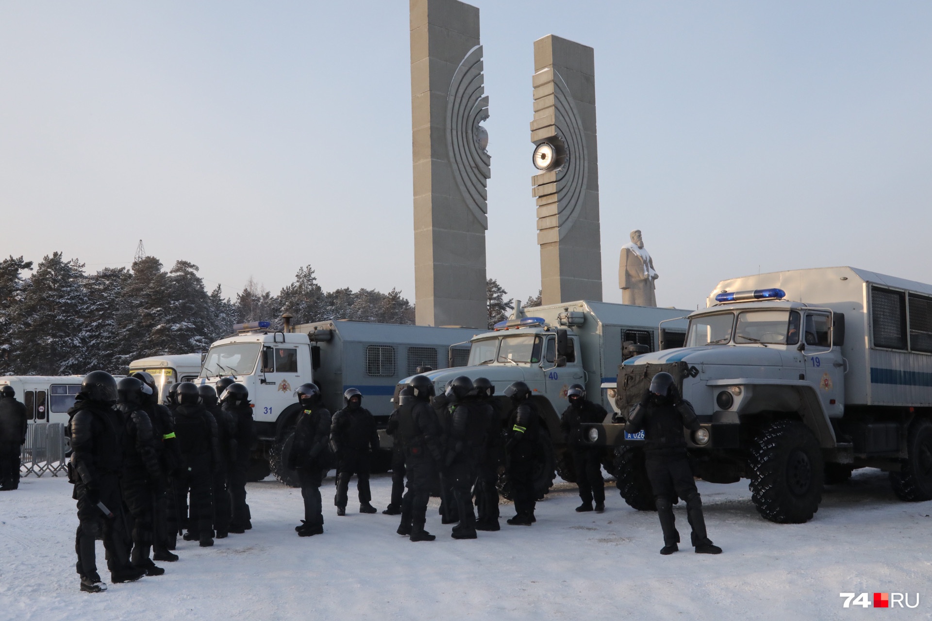 Автозаки пока пустуют Автозаки пока пустуют