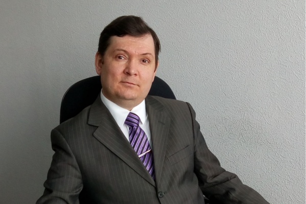 Роман работал юристом и помогал безвозмездно Роман работал юристом и помогал безвозмездно