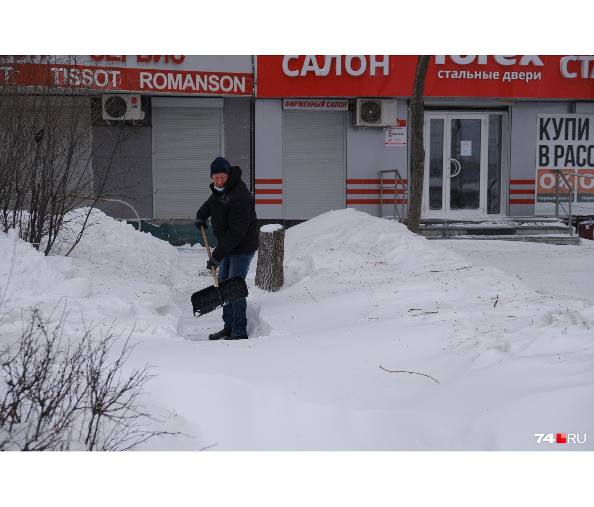 Пешеходные дорожки жестко замело Пешеходные дорожки жестко замело