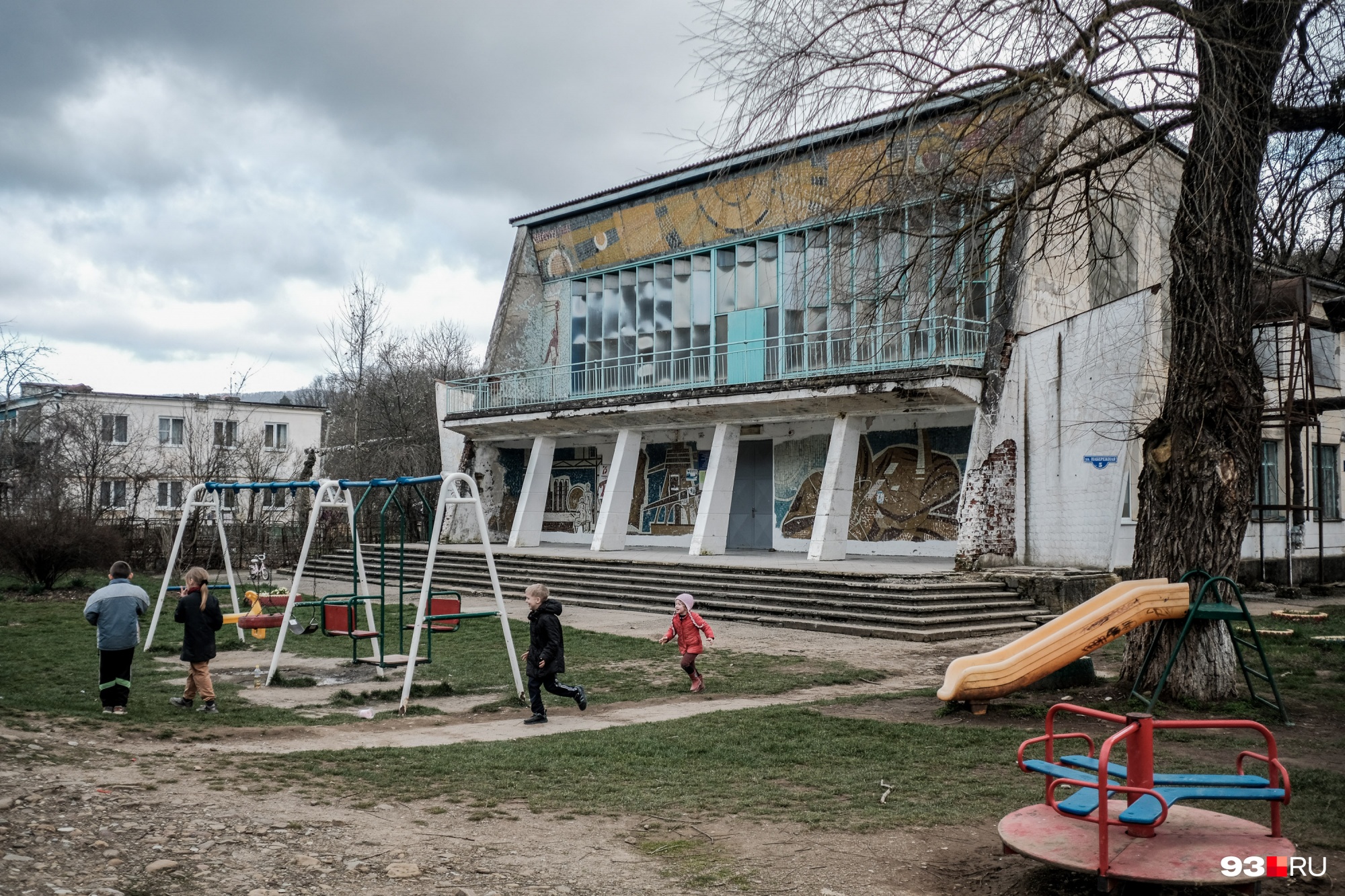 Сельский клуб, почта и библиотека в Новом находятся в одном здании Сельский клуб, почта и библиотека в Новом находятся в одном здании