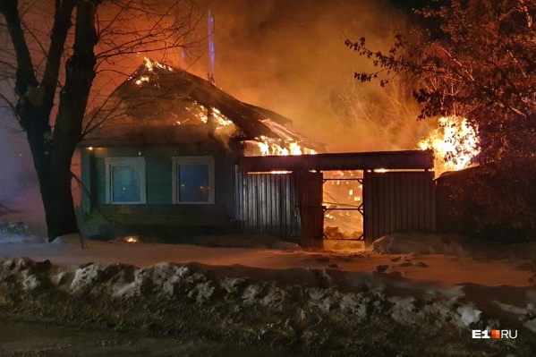 Пожар начался после полуночи Пожар начался после полуночи