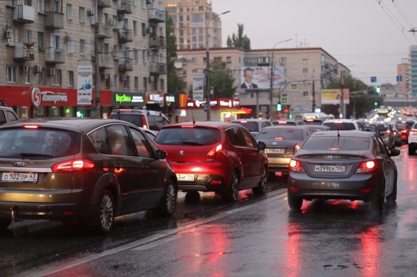 Автомобилисты жалуются на заторы в соцсетях Автомобилисты жалуются на заторы в соцсетях