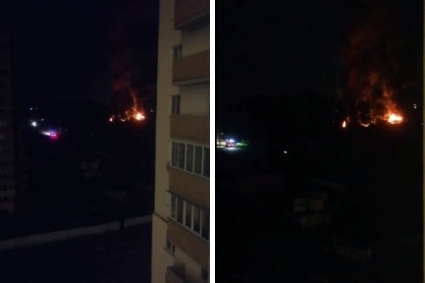 Пожар сняли очевидцы из соседних домов Пожар сняли очевидцы из соседних домов