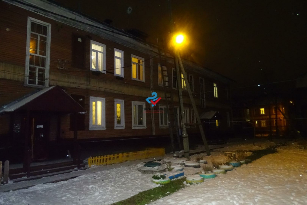 Перед домом разбили сад в покрышках Перед домом разбили сад в покрышках