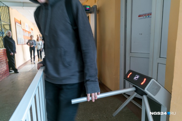 На охрану красноярских школ бюджет города выделил <nobr class="_">212 миллионов</nobr> рублей На охрану красноярских школ бюджет города выделил <nobr class="_">212 миллионов</nobr> рублей