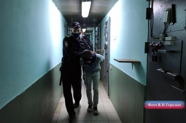 На мужчину завели сразу семь уголовных дел На мужчину завели сразу семь уголовных дел