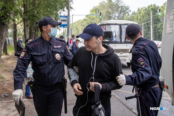 Мужчина не смог доехать до своей остановки, а отправился в отделение полиции из-за отсутствия маски Мужчина не смог доехать до своей остановки, а отправился в отделение полиции из-за отсутствия маски