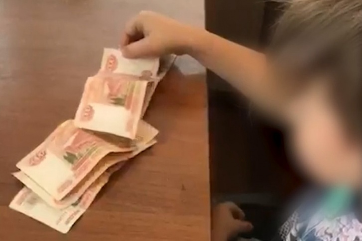 275 тысяч рублей он взял у бабушки 275 тысяч рублей он взял у бабушки