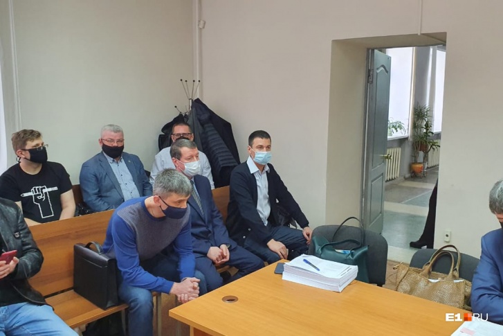 В уголовном деле о взятке сразу три фигуранта В уголовном деле о взятке сразу три фигуранта