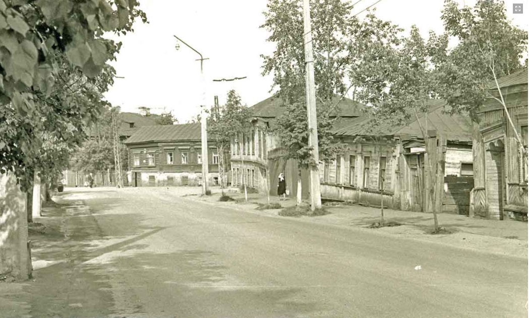 Это фото 1960-х, по нему мы можем судить, как примерно выглядела улица Екатерининская раньше Это фото 1960-х, по нему мы можем судить, как примерно выглядела улица Екатерининская раньше