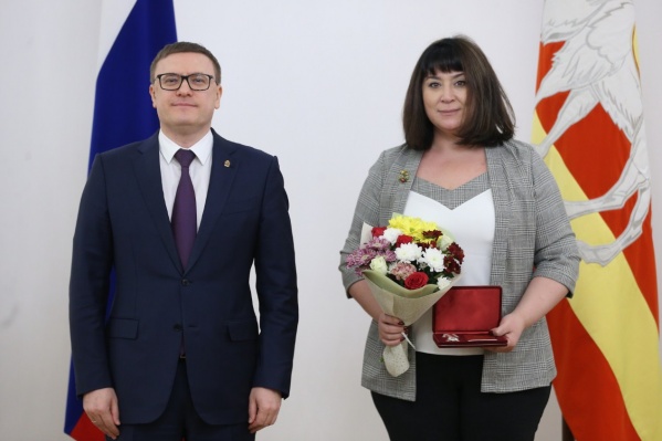 В прошлом году Елена Кутрова получила награду за свой труд от губернатора Алексея Текслера В прошлом году Елена Кутрова получила награду за свой труд от губернатора Алексея Текслера